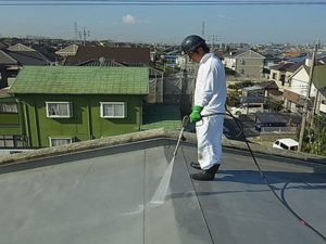 屋上防水作業風景-高圧洗浄